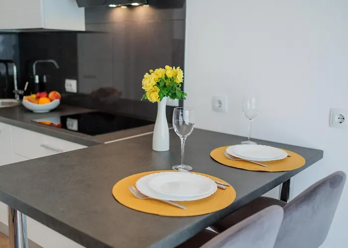 Sunny Flower דירה זאדאר