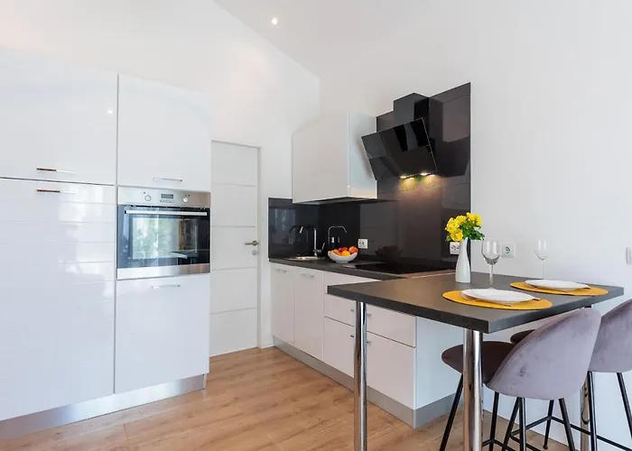 Sunny Flower דירה זאדאר